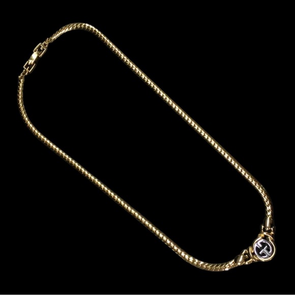 ❌SOLD❌ 💎 GIVENCHY GG Logo Necklace - Picture 2 of 9